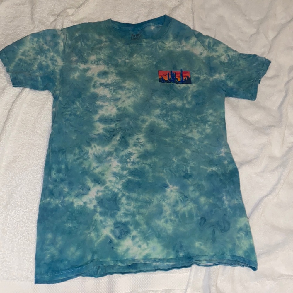 BLUE/WHITE TIE DYE SHIRT